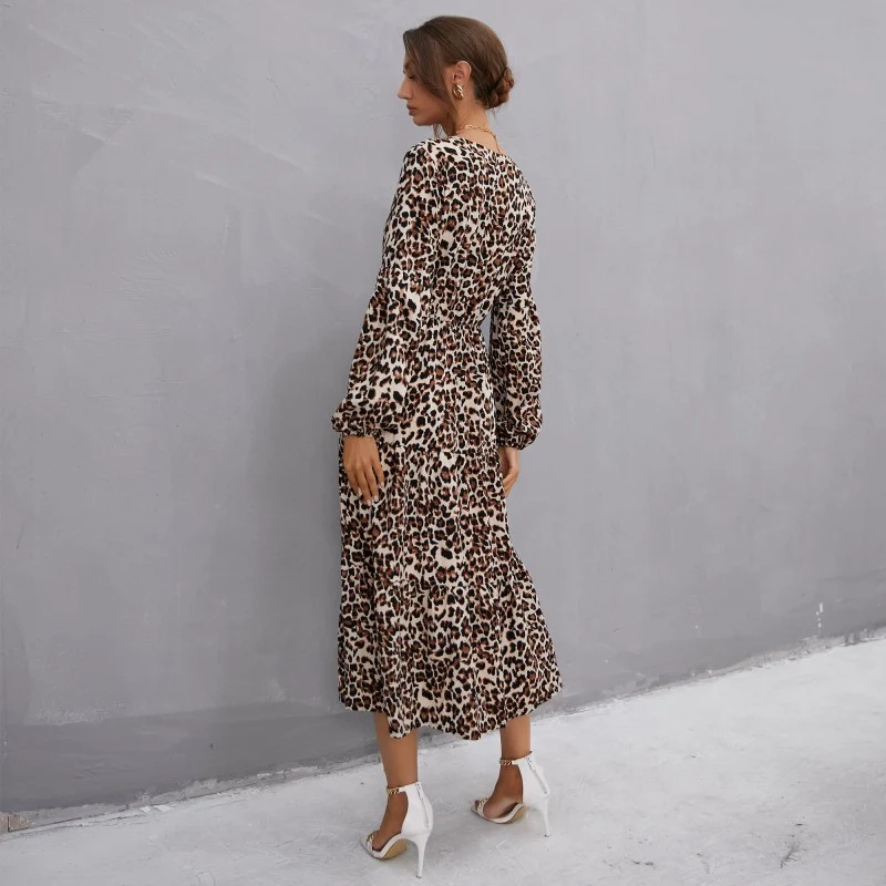 Damen Midikleid aus fließendem Viskose-Mix mit Leopardenmuster, V-Ausschnitt, Bindegürtel und Stufenrock Nord Taschen