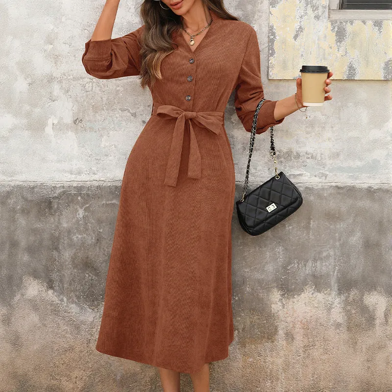 Damen Midikleid aus Cord mit V‑Ausschnitt, Knopfleiste, dreiviertelärmeln und Bindegürtel Nord Taschen