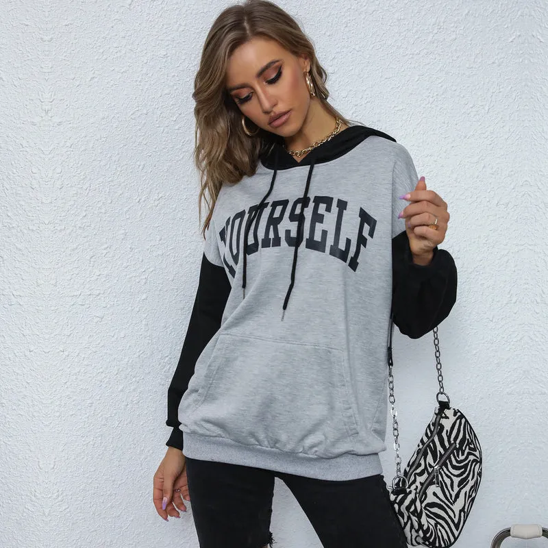 Damen Oversize-Kapuzenpullover mit College-Print, Kängurutasche und Kontrastärmeln Nord Taschen