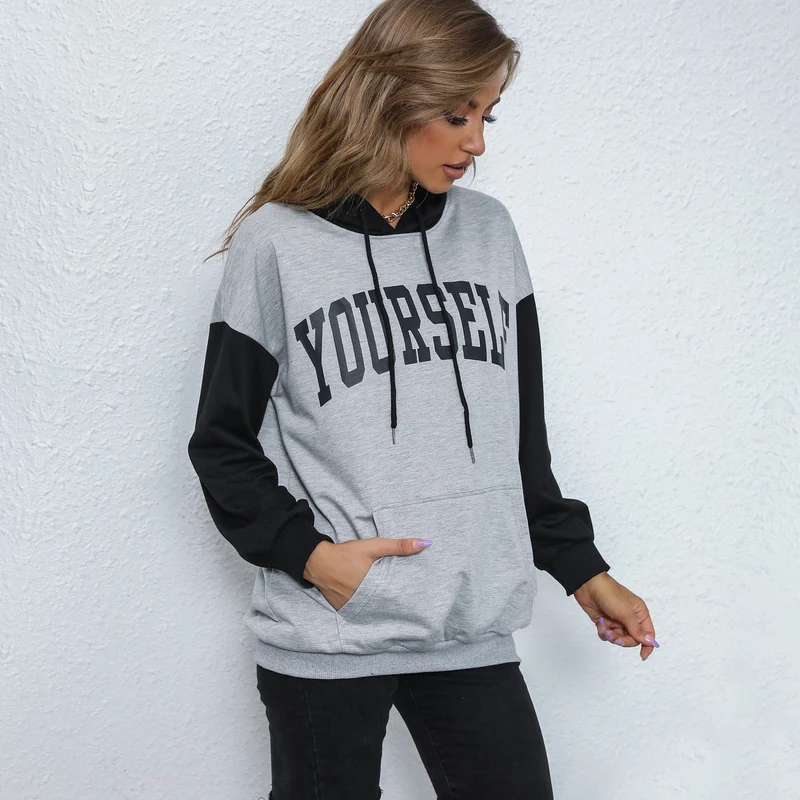 Damen Oversize-Kapuzenpullover mit College-Print, Kängurutasche und Kontrastärmeln Nord Taschen