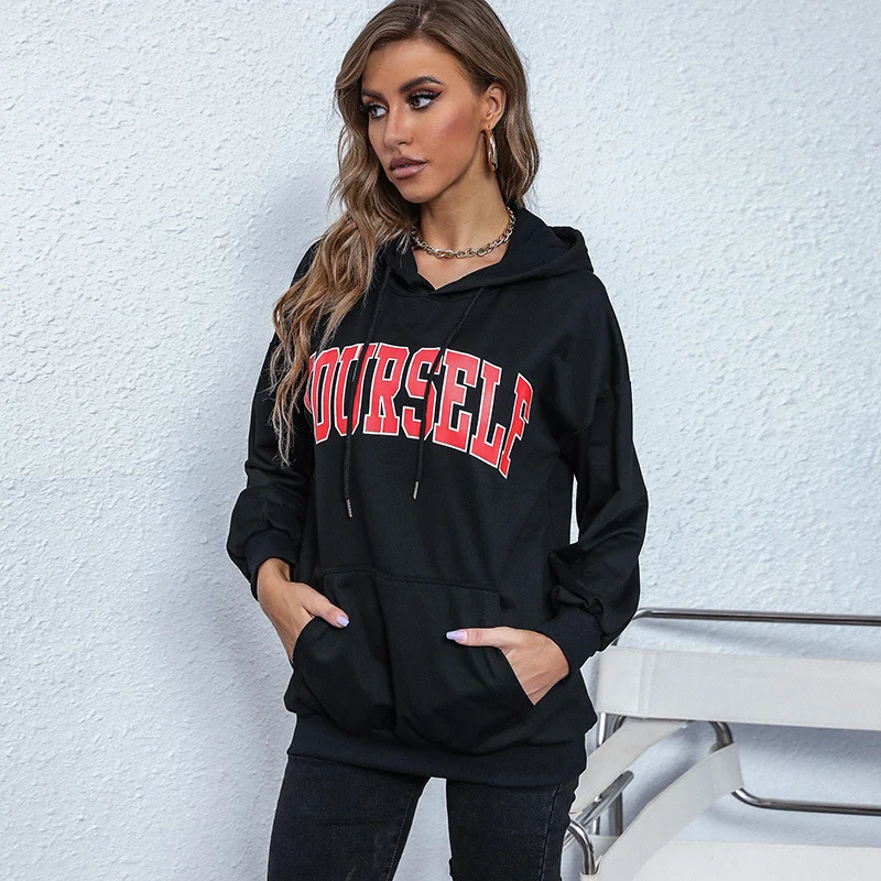 Damen Oversize-Kapuzenpullover im Collegestyle mit Kängurutasche und Front-Print Nord Taschen