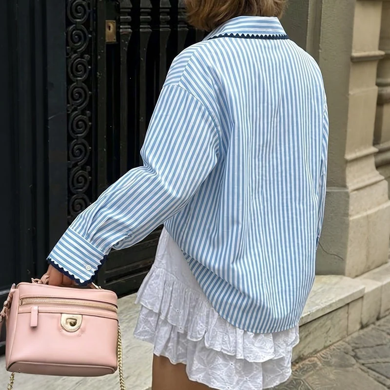 Damen Oversize-Hemdbluse mit feinen Streifen, Brusttasche und Zierborte Nord Taschen