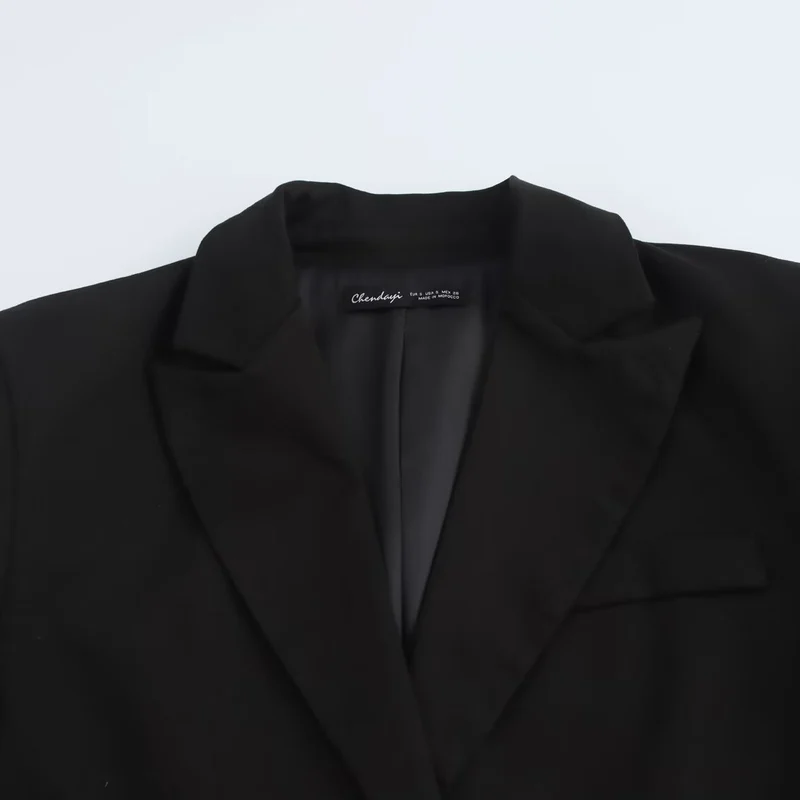 Damen Kurzer taillierter Blazer mit Reverskragen und minimalistischer Silhouette Nord Taschen