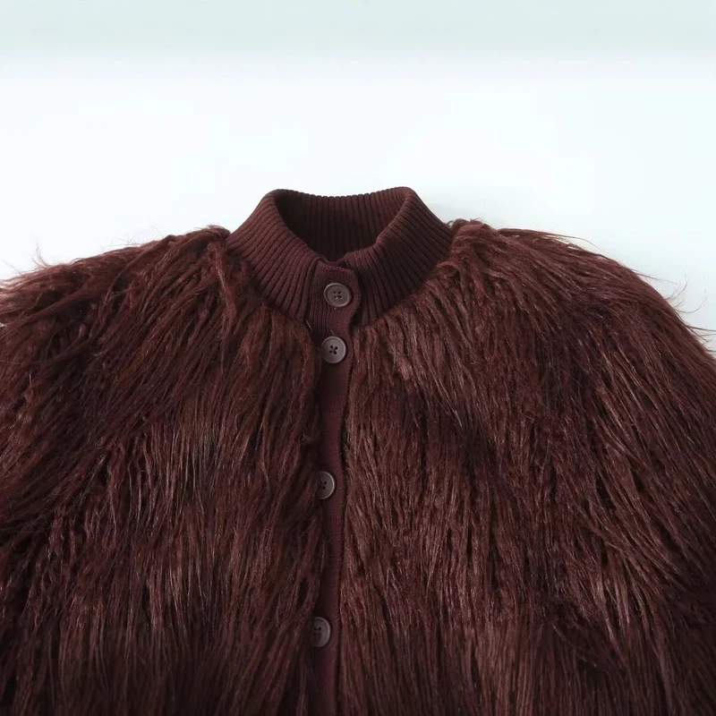 Damen Kurz geschnittene Shaggy-Faux-Fur-Strickjacke mit Rippkragen und Knopfleiste Nord Taschen