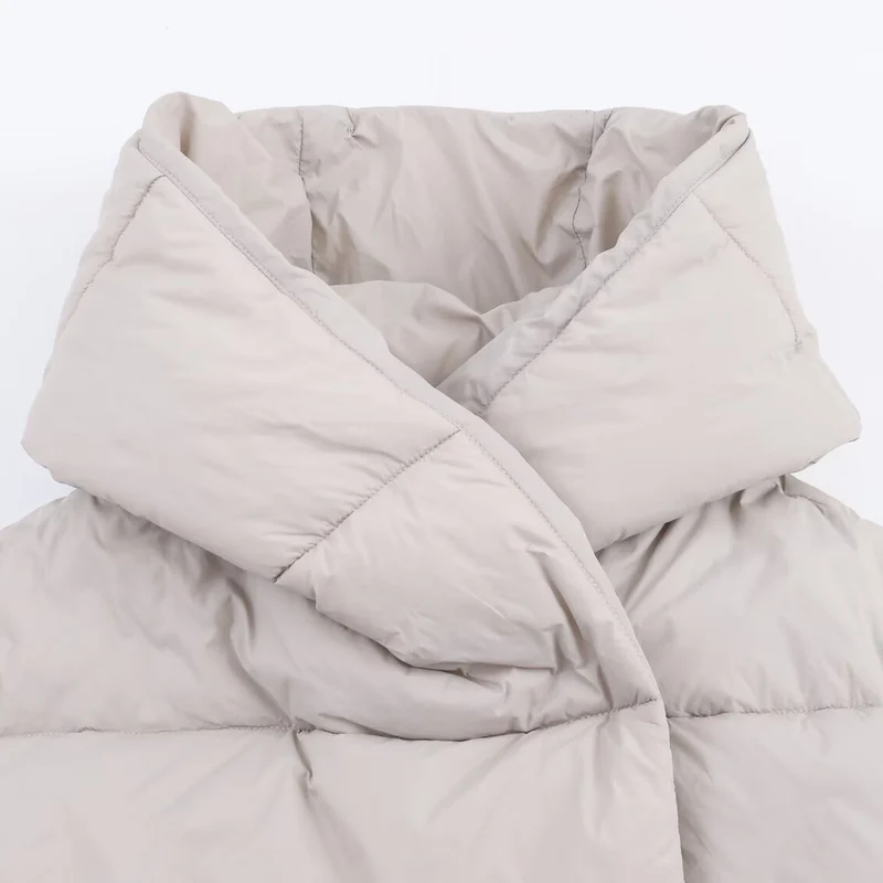 Damen Kurz geschnittene Oversize-Steppjacke mit hohem Wickelkragen und wattierter Fütterung Nord Taschen