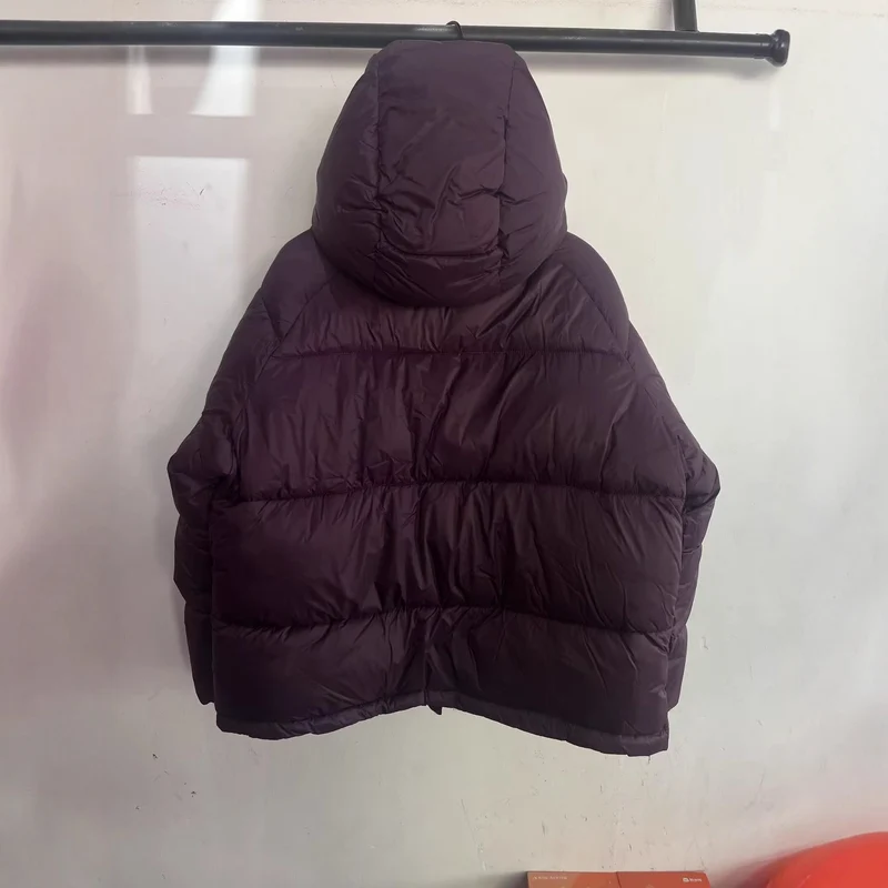 Damen Kurz geschnittene Oversize-Steppjacke mit hohem Kragen und Kapuze Nord Taschen