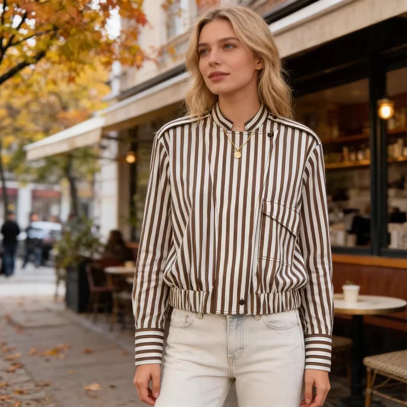 Damen Gestreifte Blouson-Hemdbluse mit Stehkragen, Schulterklappen und elastischem Saum Nord Taschen