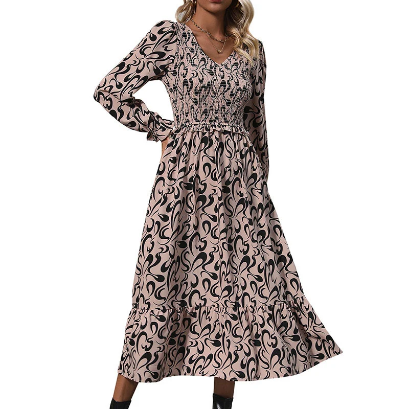 Damen Maxikleid mit Smok-Einsatz, V-Ausschnitt und Volantstufen Nord Taschen