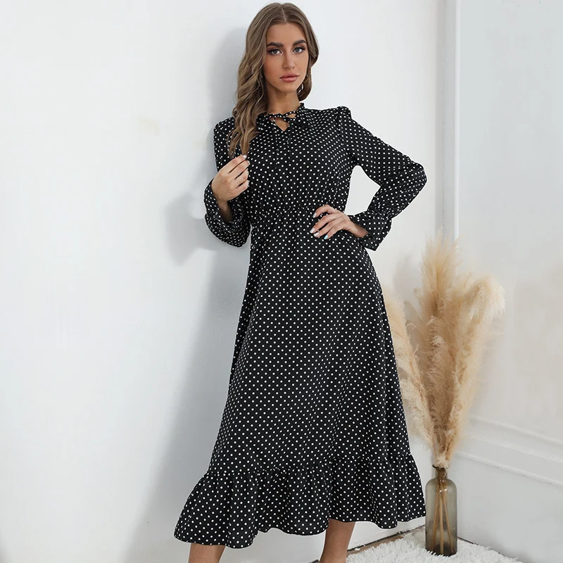 Damen Maxikleid mit Polka-Dot‑Print, geraffter Taille, Schleifenkragen und Volant-Saum Nord Taschen