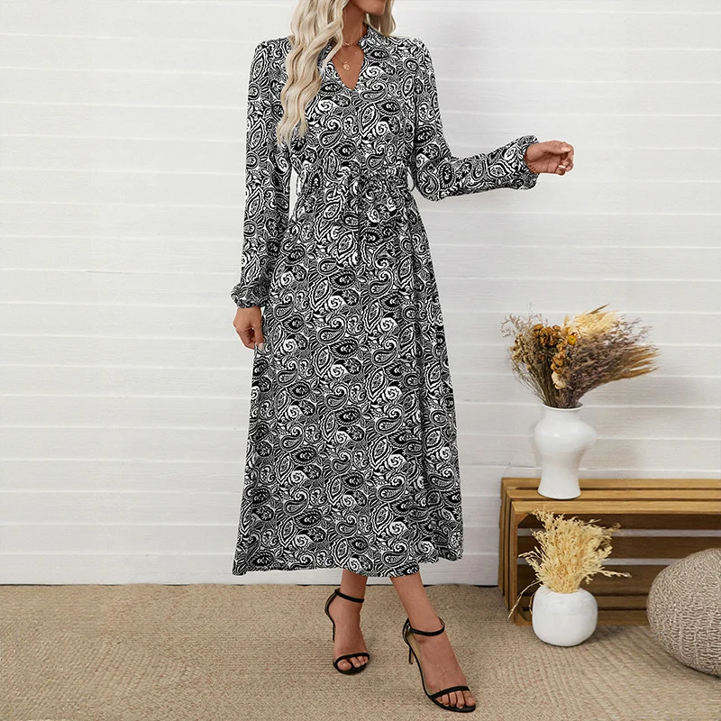 Damen Maxikleid mit Paisley-Print, V‑Ausschnitt, Taillenbindegürtel und langen Ärmeln Nord Taschen