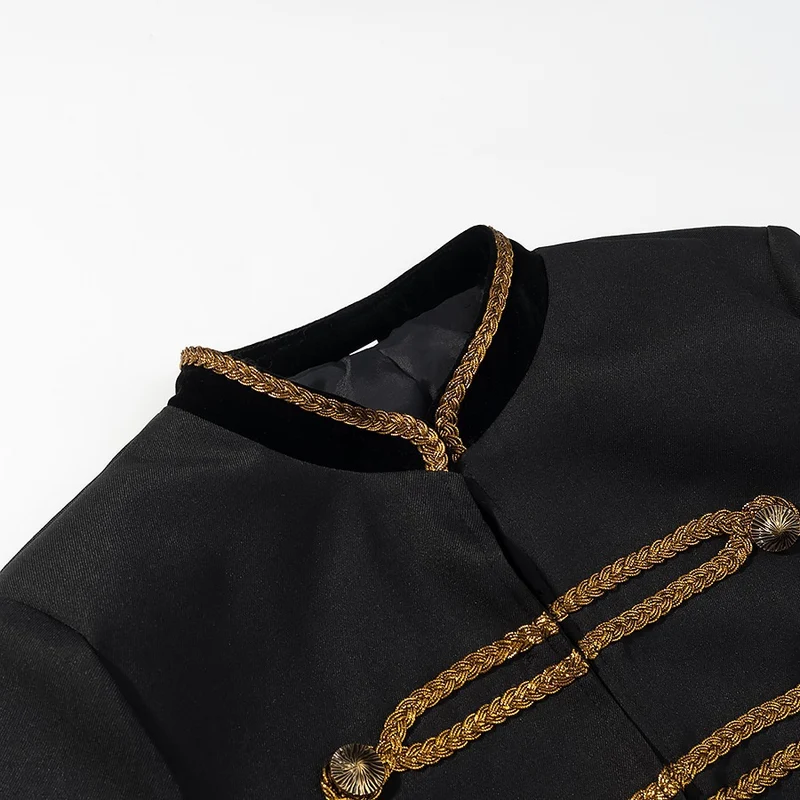 Damen Cropped Parade‑Militärjacke mit goldener Zierkordel, Stehkragen und Samtbesatz Nord Taschen