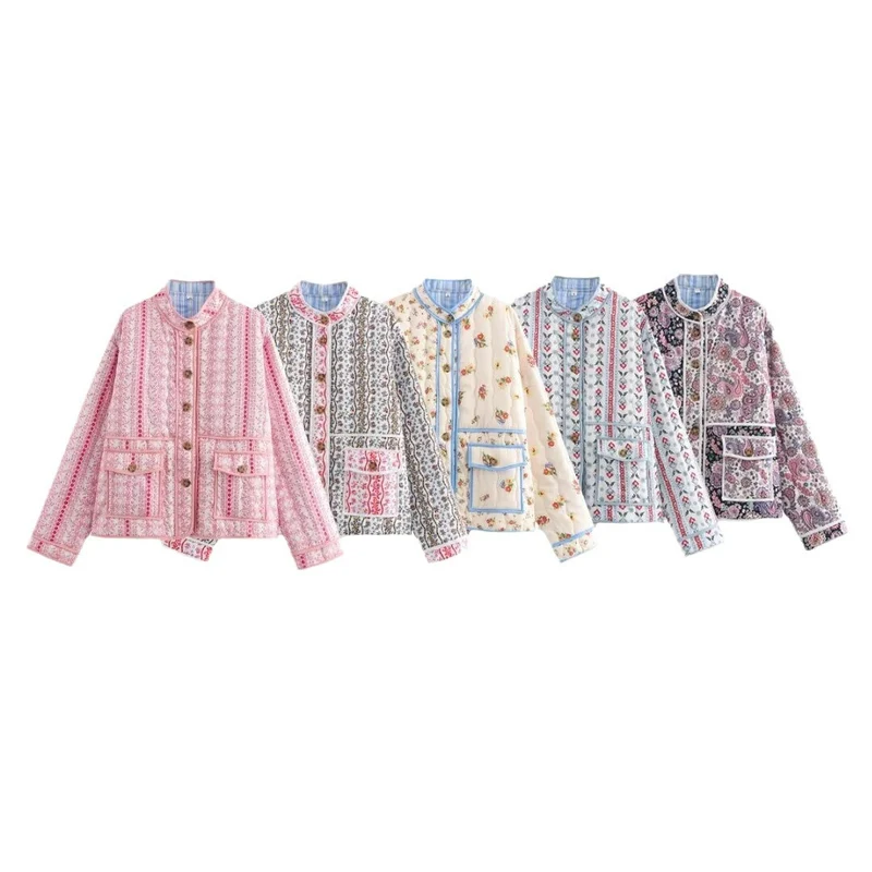Damen gesteppte Kurzjacke mit Stehkragen, aufgesetzten Taschen und feinem Ethno‑Print Nord Taschen