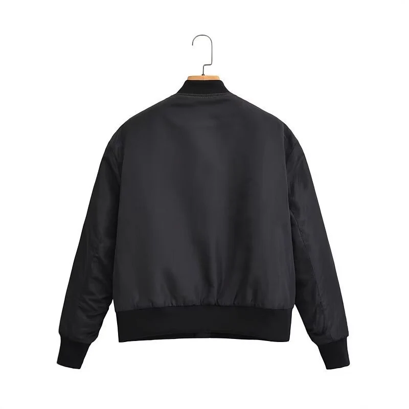 Damen Kurz geschnittene Nylon-Bomberjacke mit glänzender Oberfläche, wattiertem Futter und Metallreißverschluss Nord Taschen