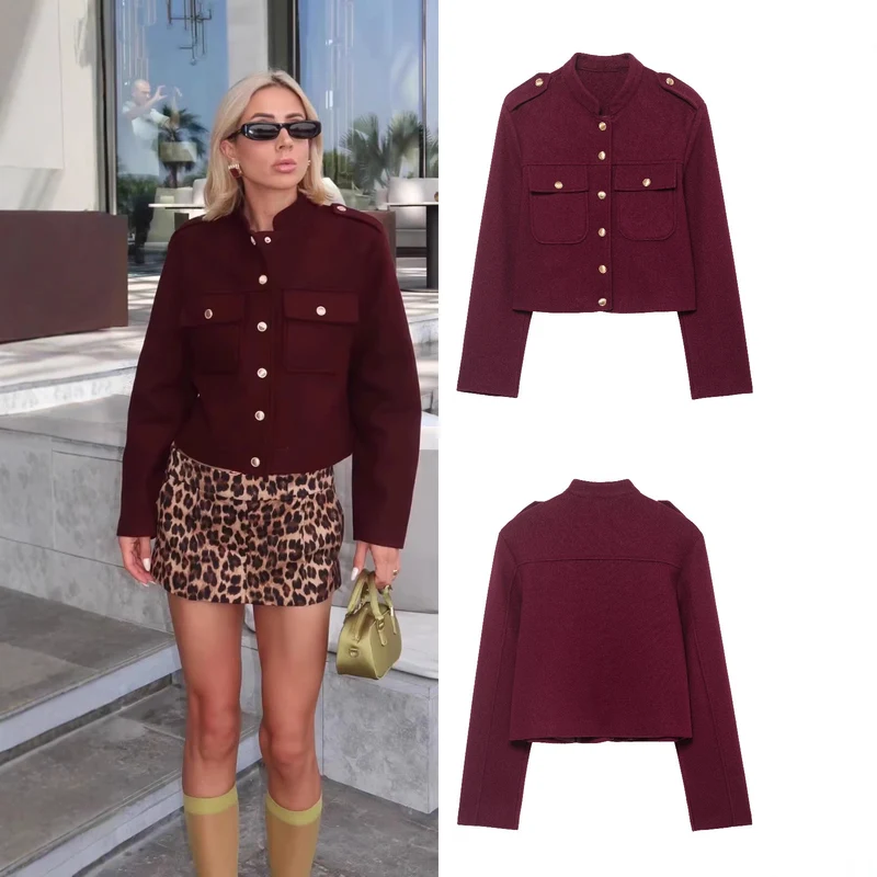 Damen Kurz geschnittene Militärinspirierte Wolljacke mit Stehkragen, Schulterklappen und goldknopf-Details Nord Taschen