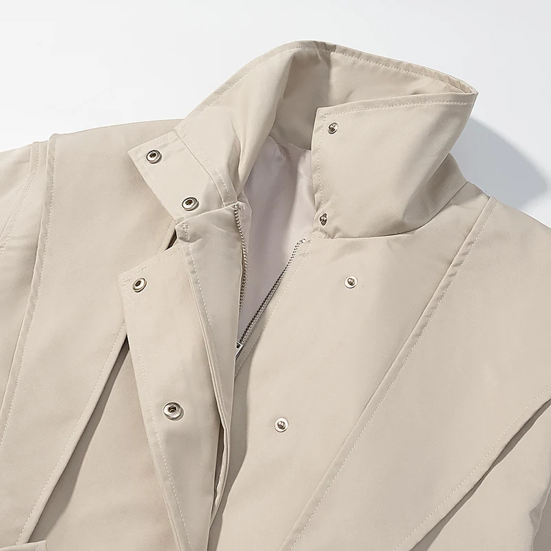 Damen Kurze Taillierte Regenjacke mit Cape‑Schulterdetail und Bindegürtel Nord Taschen