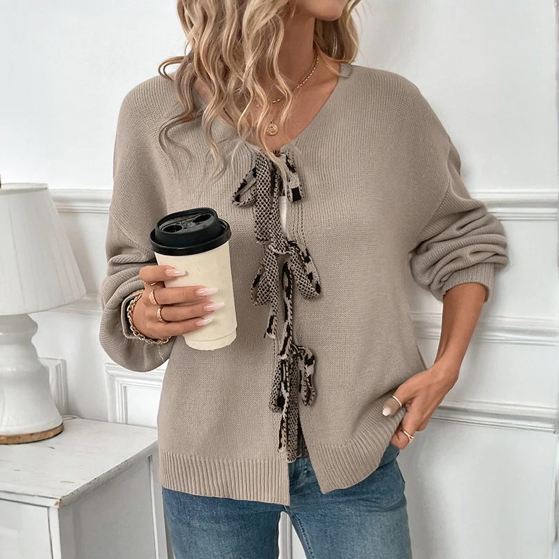 Damen Lockerer V-Ausschnitt Strickpullover mit dekorativen Bindebändern Nord Taschen