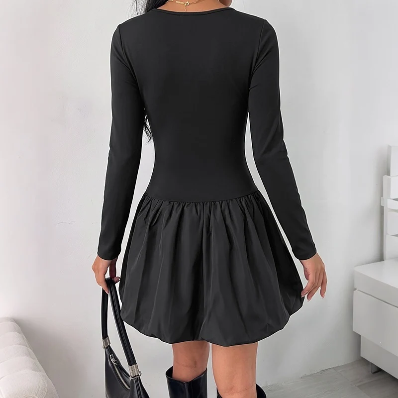 Damen Enganliegendes Minikleid mit quadratischem Ausschnitt, taillierter Silhouette und Ballonrock Nord Taschen