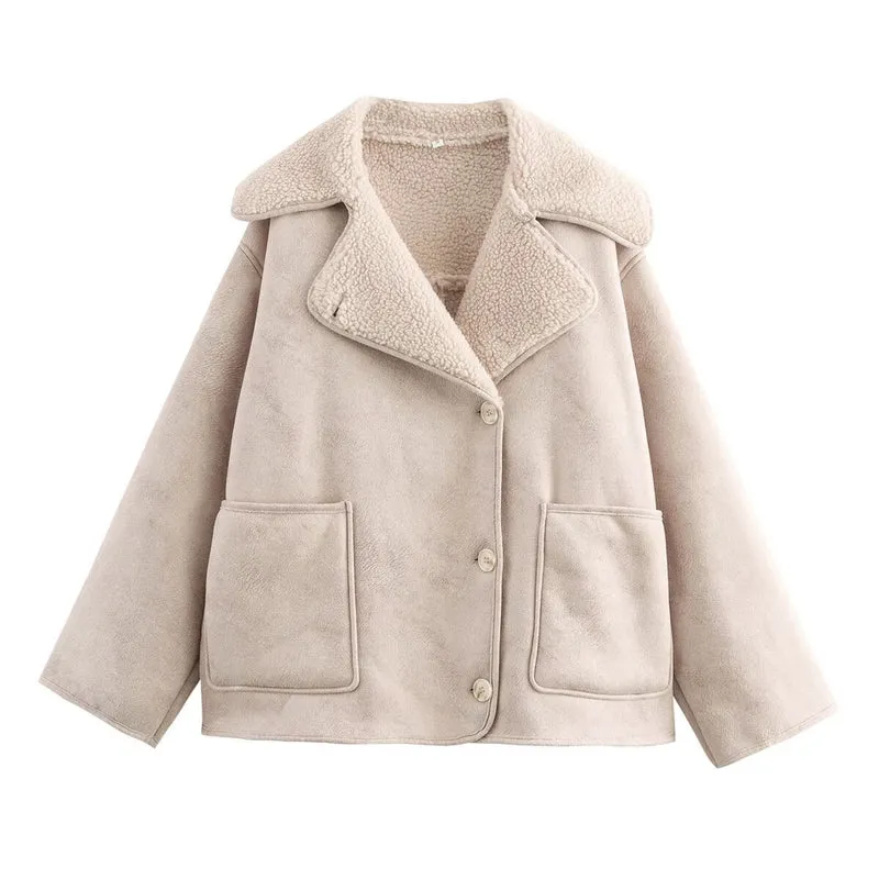Damen Kurze Lammfelloptik-Jacke im Boxy-Schnitt mit Schalkragen und aufgesetzten Taschen Nord Taschen