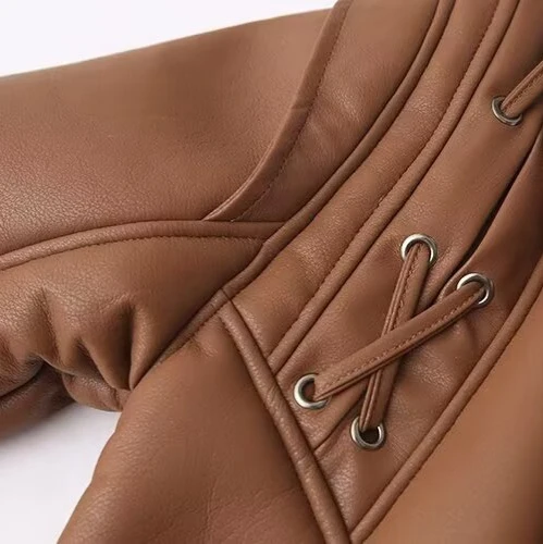 Damen Kurze Kunstlederjacke mit Teddyfutter, Schalkragen und Taillengürtel Nord Taschen