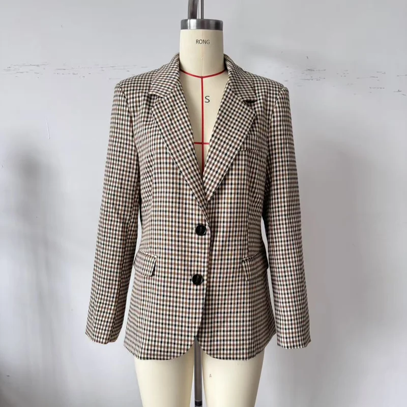 Damen Karo-Sakko im modernen Tailoring mit Reverskragen, zwei-Knopf-Verschluss und gefütterten Pattentaschen Nord Taschen
