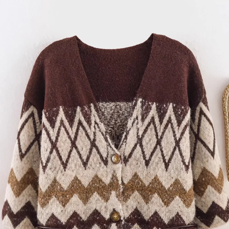 Damen Gemusterte Strickcardigan mit V-Ausschnitt, Knopfleiste und Taillenband Nord Taschen