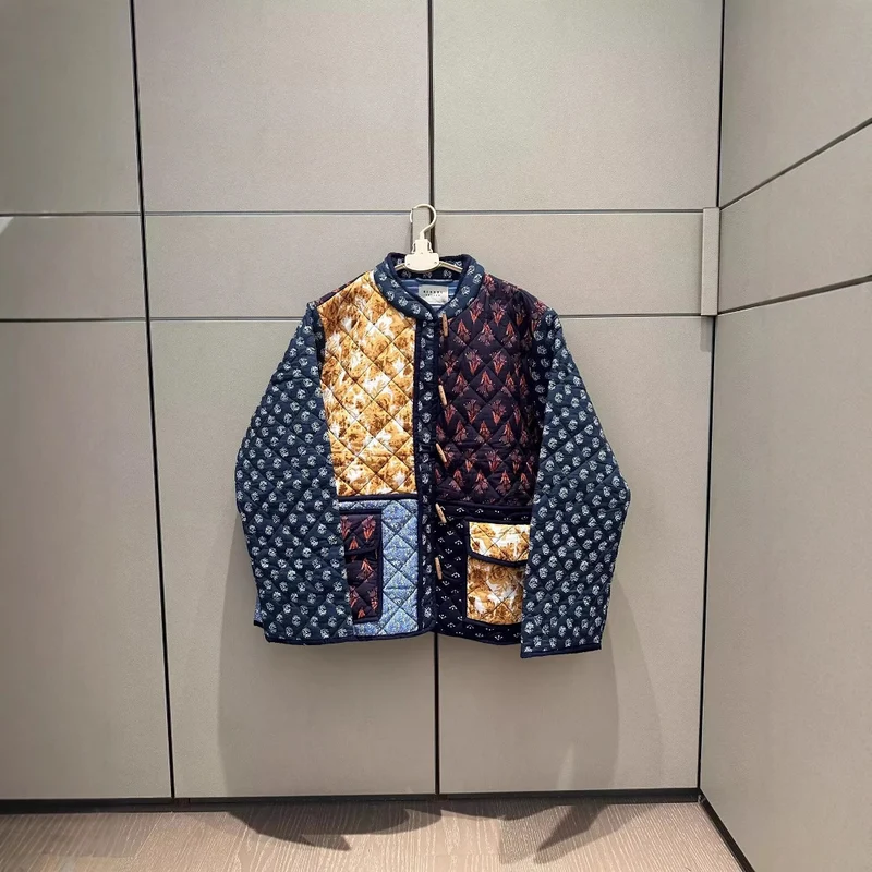 Damen Gefütterte Patchwork-Steppjacke mit Knebelverschlüssen und aufgesetzten Taschen Nord Taschen