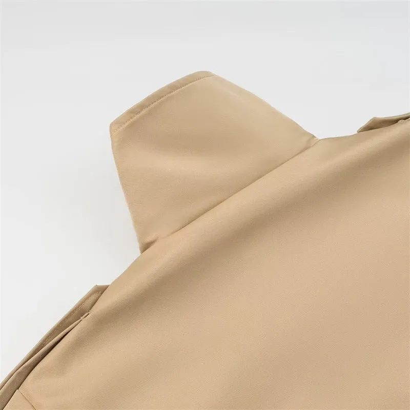 Damen Kurztrenchjacke mit Stehkragen, Taillengürtel und Kontrastmanschetten Nord Taschen