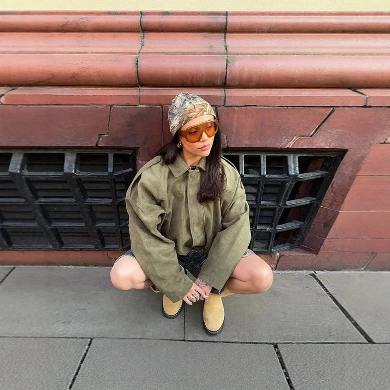 Damen Kurzjacke aus Kunstleder mit Ballon-Silhouette und aufgesetzten Schulterklappen Nord Taschen