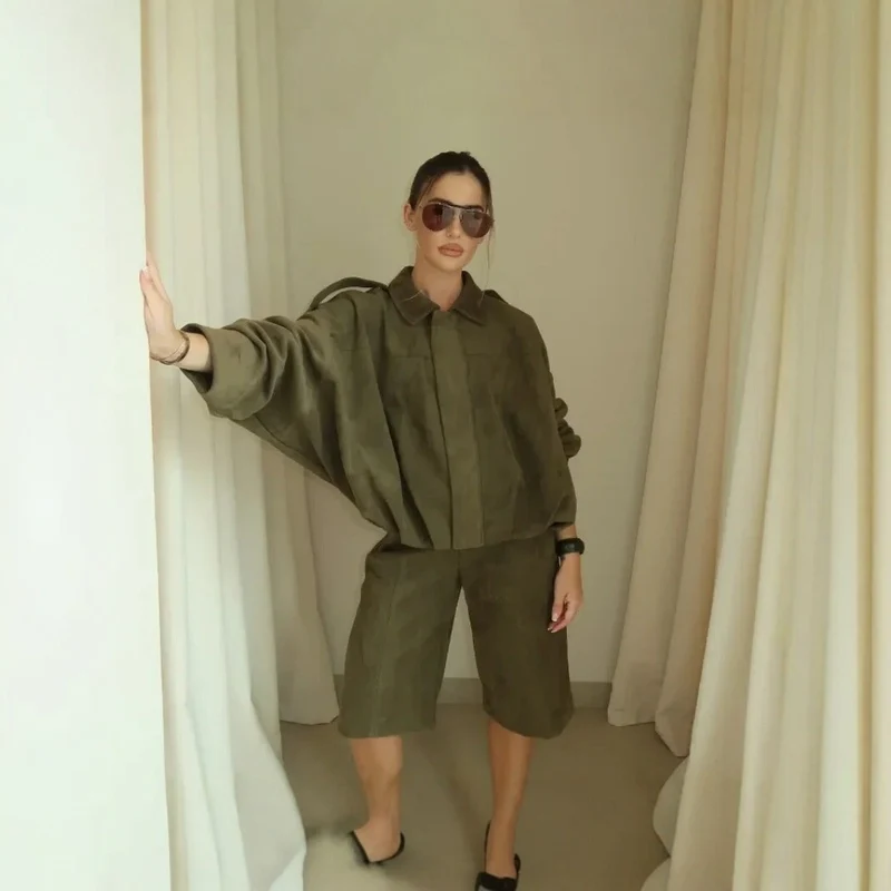 Damen Kurzjacke aus Kunstleder mit Ballon-Silhouette und aufgesetzten Schulterklappen Nord Taschen