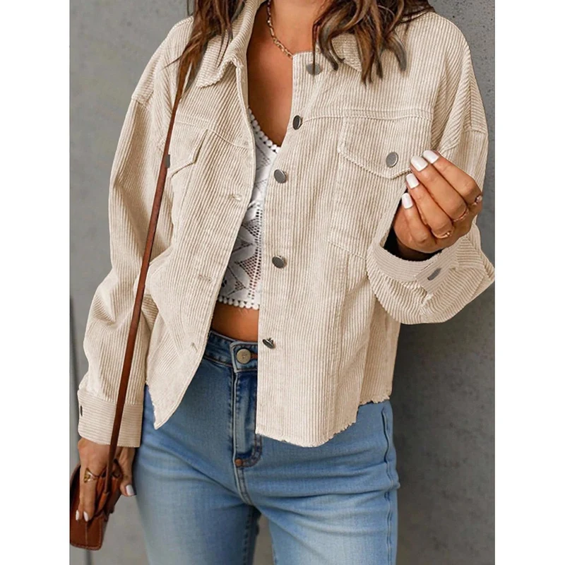 Damen Kurzjacke aus Cord mit Oversize-Passform, Brusttaschen und Druckknopfleiste Nord Taschen