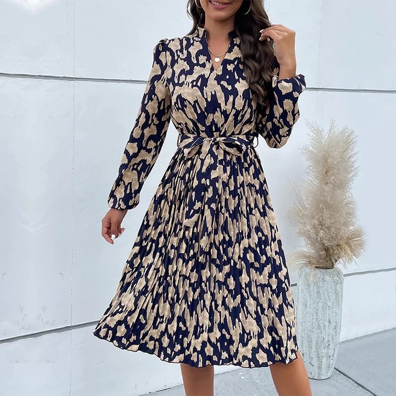 Damen Elegantes Midikleid mit plisseeartigem Rock, V-Ausschnitt und Taillengürtel Nord Taschen