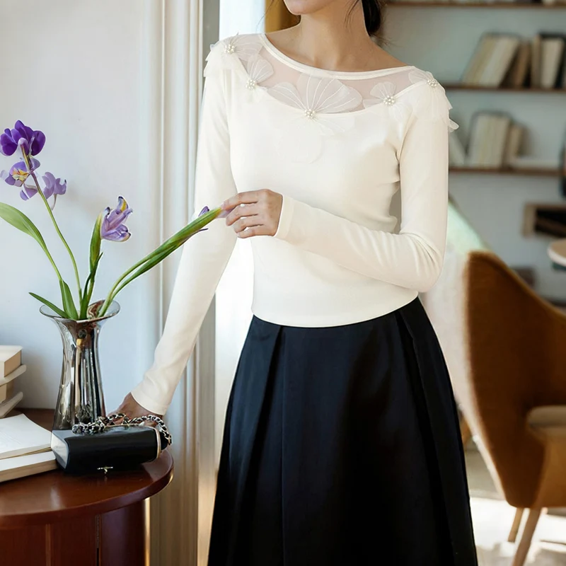 Damen Elegantes Langarmshirt mit transparentem Tüll‑Einsatz und 3D‑Blütenapplikation Nord Taschen
