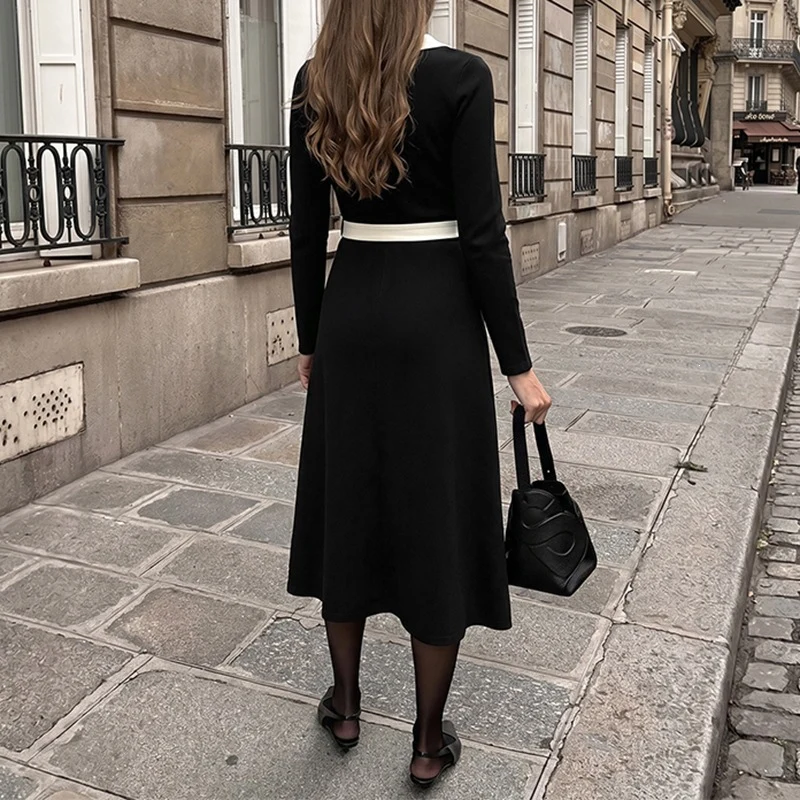 Damen Elegantes A-Linien-Midikleid mit V-Ausschnitt, Zierknopfleiste, Kontrastpaspel & Bindegürtel Nord Taschen