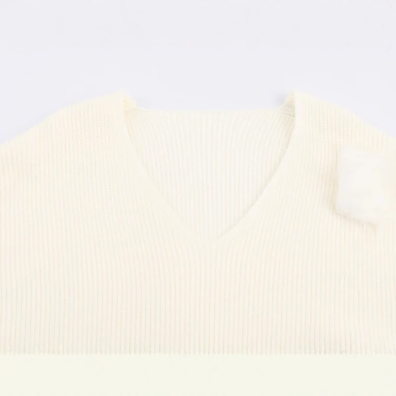 Damen Feinstrick-Minikleid mit tiefem V-Ausschnitt und gestuften Faux-Fur-Ärmeln Nord Taschen