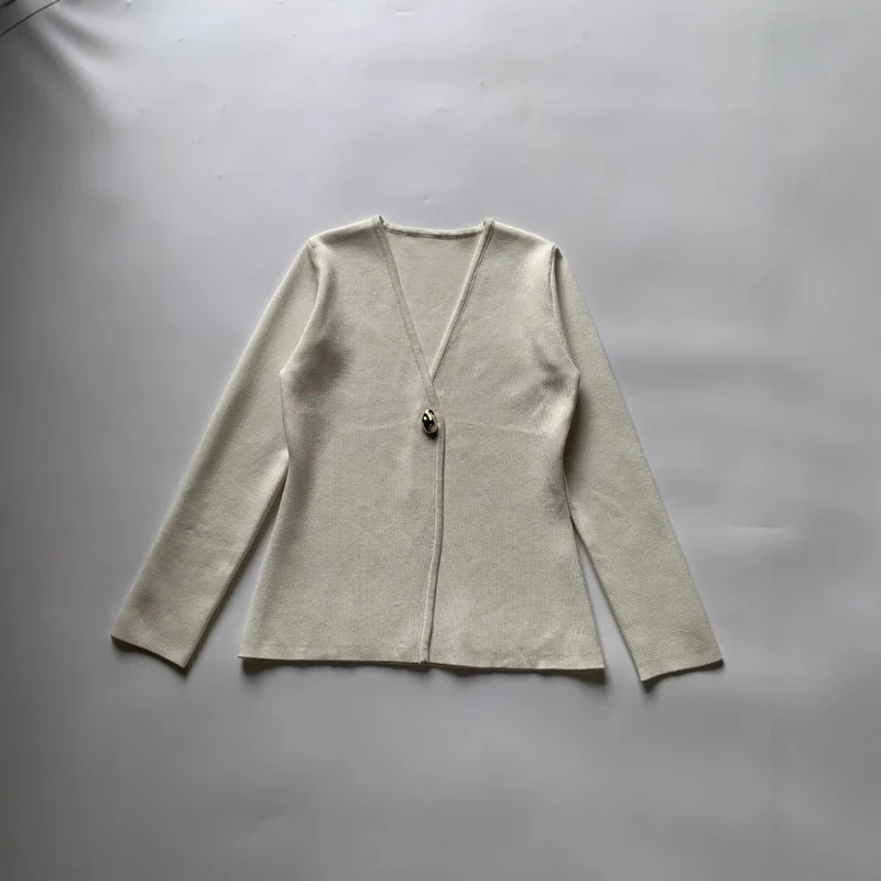 Damen Feiner V‑Ausschnitt-Cardigan mit Schmuckknopf und kastiger Silhouette Nord Taschen