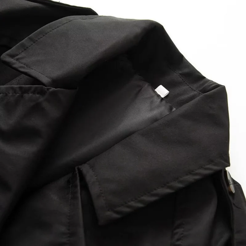 Damen Kurz geschnittener Cropped-Trenchcoat mit doppelreihiger Knopfleiste und Schulterklappen Nord Taschen