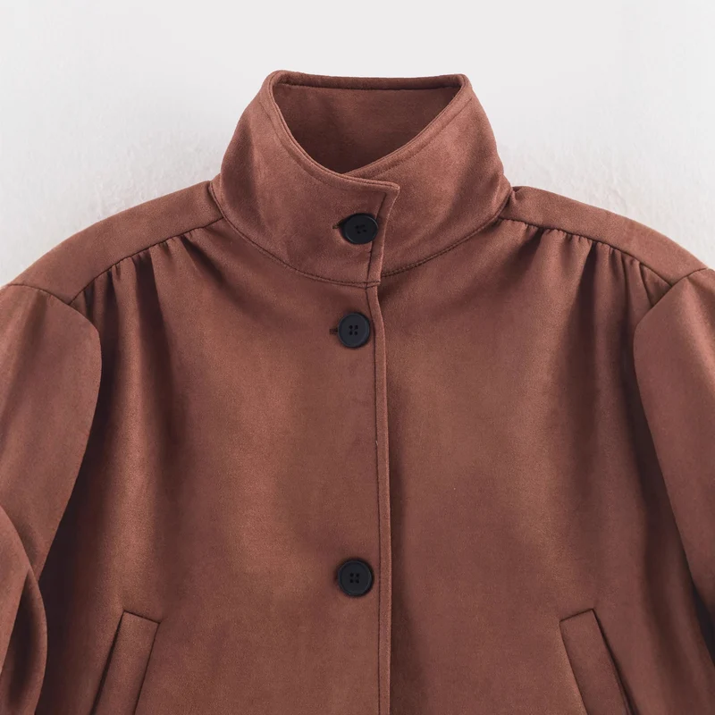 Damen Kurz geschnittene Wildlederoptik-Jacke mit Stehkragen, Ballonärmeln und Leistentaschen Nord Taschen