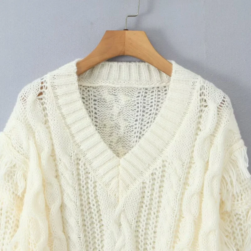 Damen Grobgestrickter V‑Ausschnitt‑Pullover mit Zopfmuster und Fransen Nord Taschen