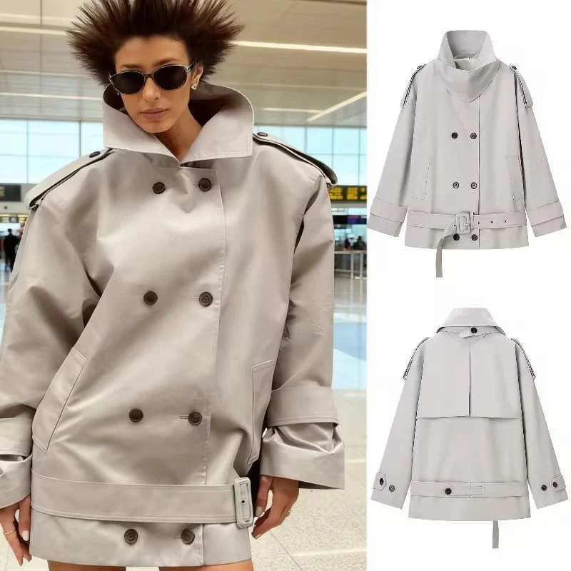 Damen Kurzjacke im Trenchstil mit hohem Stehkragen, doppelreihiger Front und Taillengürtel Nord Taschen