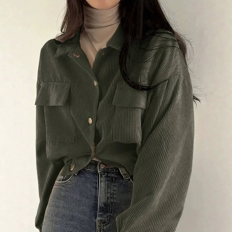 Damen Kurz geschnittene Overshirt-Jacke aus Feinkord mit Druckknöpfen, Brustklappen und voluminösen Ärmeln Nord Taschen