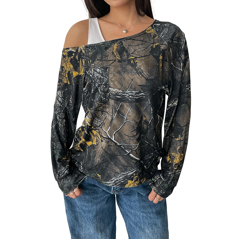 Damen Cropped-Longsleeve im Off-Shoulder-Stil mit Allover-Waldprint Nord Taschen