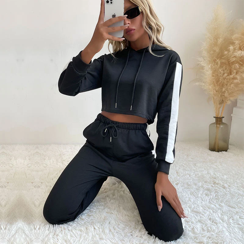 Damen Cropped-Kapuzenpullover und High-Waist-Jogginghose Set mit sportlichen Seitenstreifen Nord Taschen