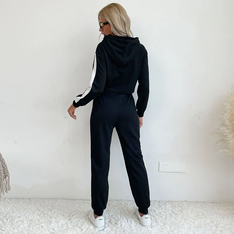 Damen Cropped-Kapuzenpullover und High-Waist-Jogginghose Set mit sportlichen Seitenstreifen Nord Taschen