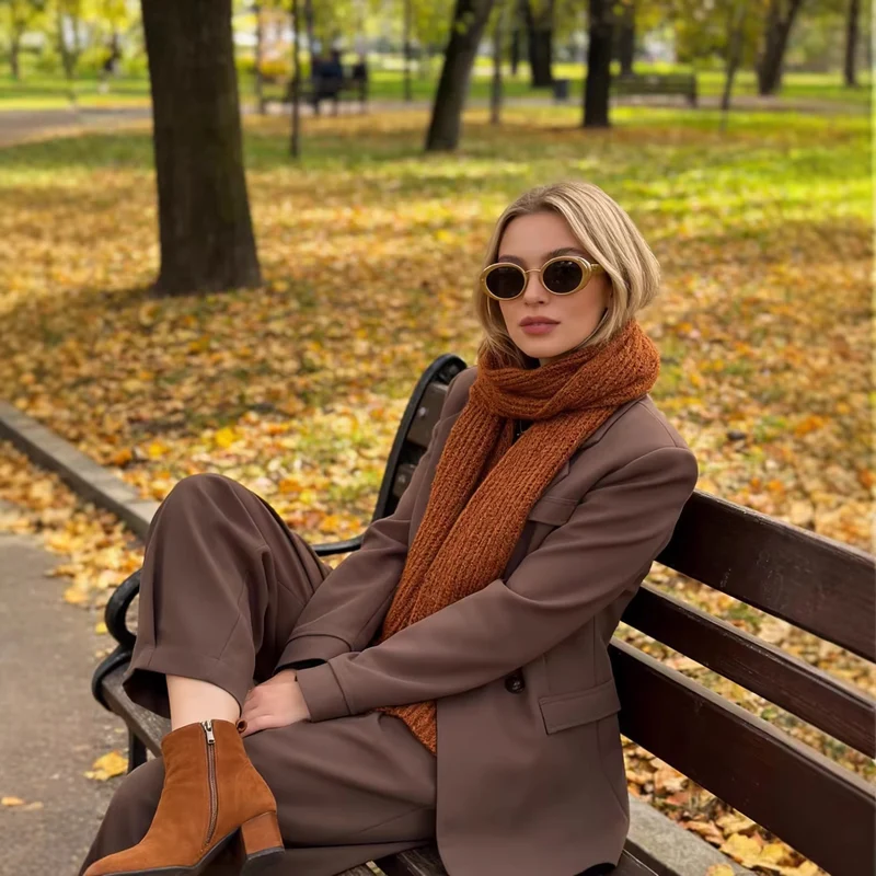 Damen Zweiteiliges Anzugset mit tailliertem Doppelreihigem Blazer und hochtaillierter Bundfaltenhose Nord Taschen