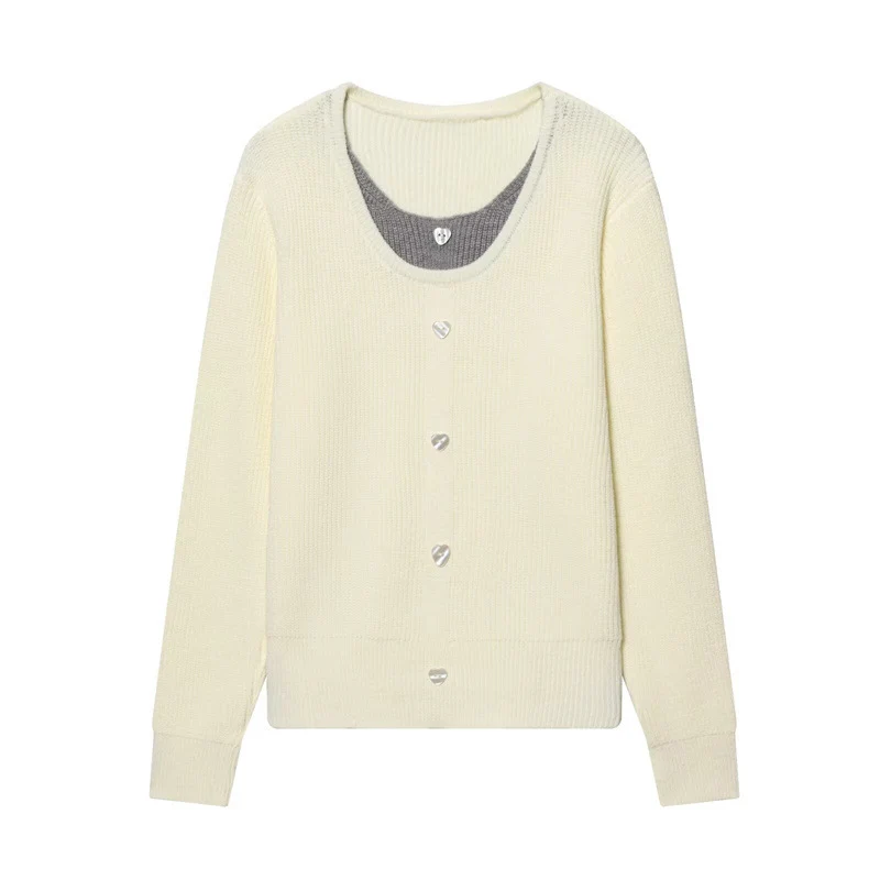 Damen zweilagiger Feinstrick-Cardigan mit integriertem Untertop und Herzknöpfen Nord Taschen