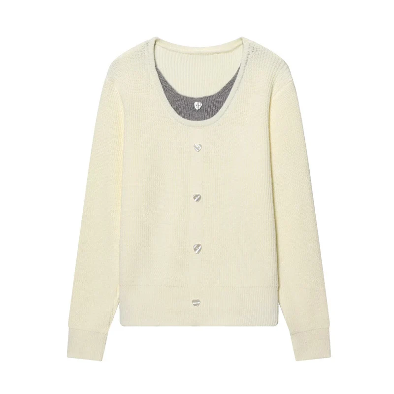 Damen zweilagiger Feinstrick-Cardigan mit integriertem Untertop und Herzknöpfen Nord Taschen
