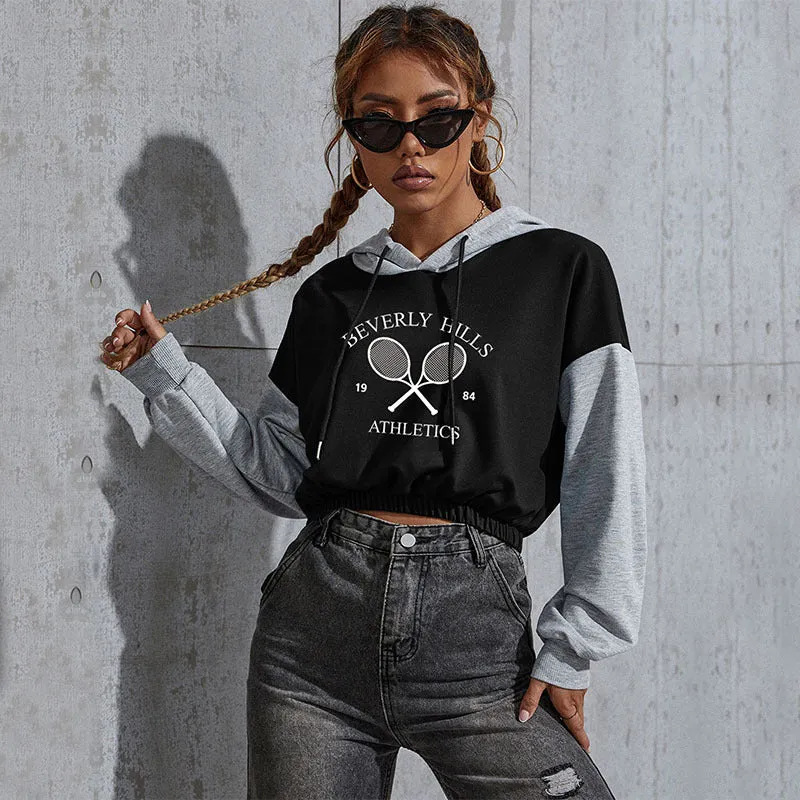 Damen Cropped Hoodie mit Kontrastärmeln, elastischem Saum und schmelzendem Smiley-Print Nord Taschen