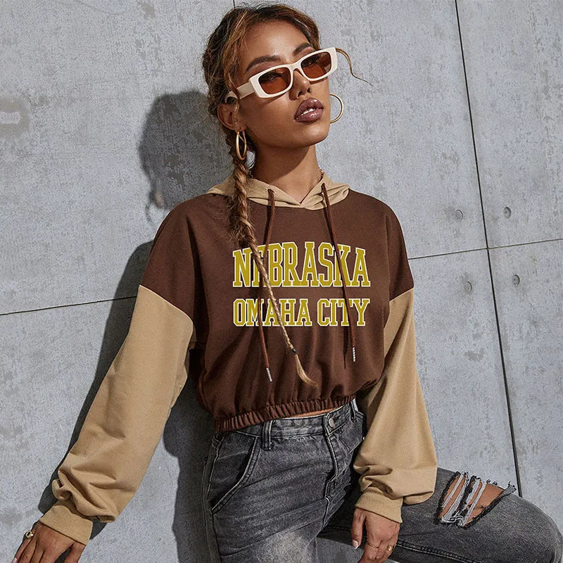 Damen Cropped Hoodie mit Kontrastärmeln, elastischem Saum und schmelzendem Smiley-Print Nord Taschen