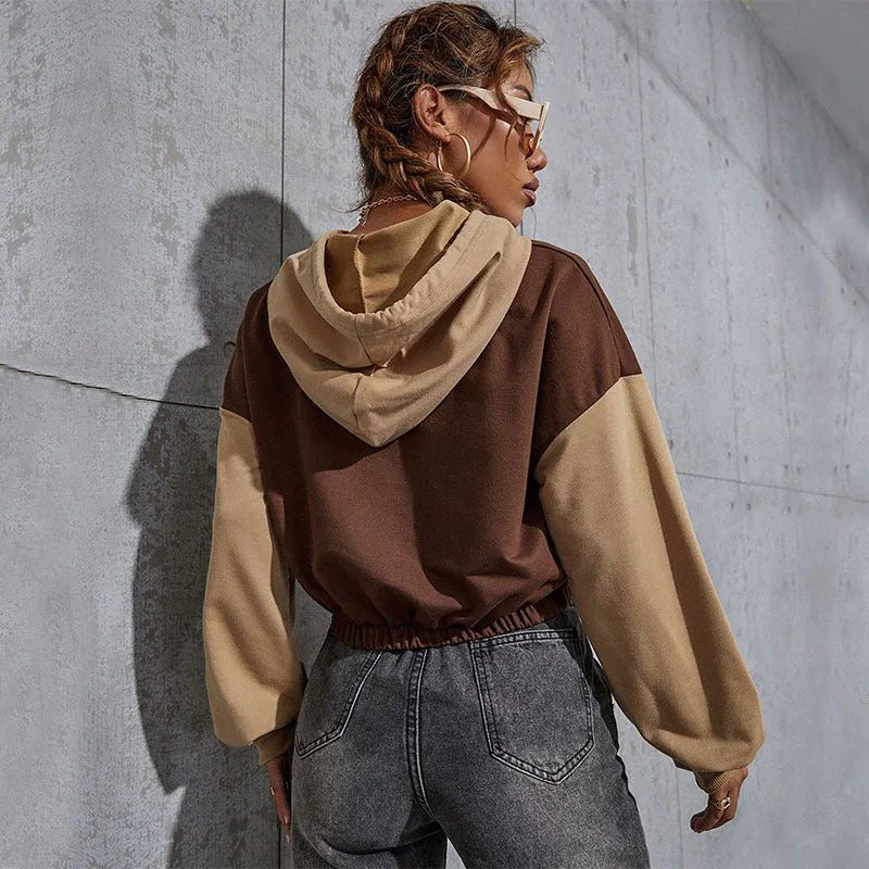 Damen Cropped Hoodie mit Kontrastärmeln, elastischem Saum und schmelzendem Smiley-Print Nord Taschen