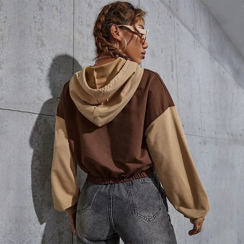 Damen Cropped Hoodie mit Kontrastärmeln, elastischem Saum und schmelzendem Smiley-Print Nord Taschen